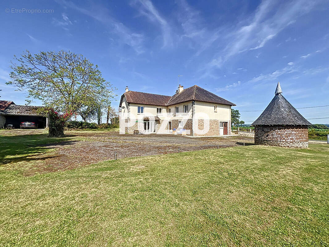 A Vendre - LAPENTY - Maison 10 pièce(s) 196 m² - VASTE TERRAIN - photo 2