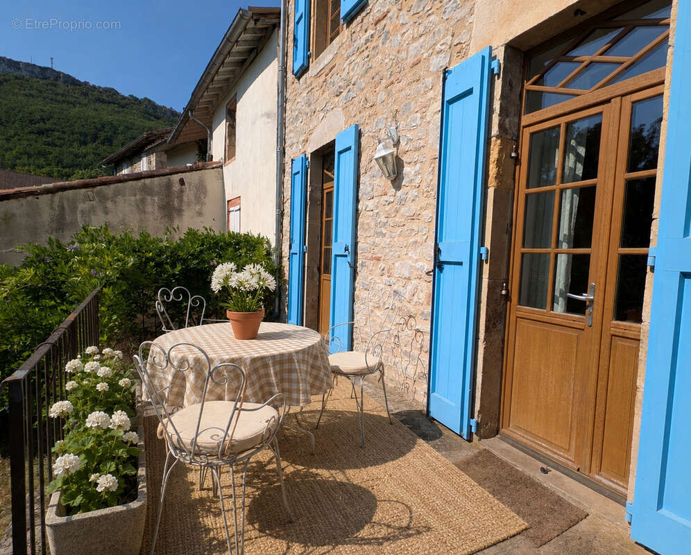 Maison avec jardin et garage, plein centre St Antonin! - photo 2