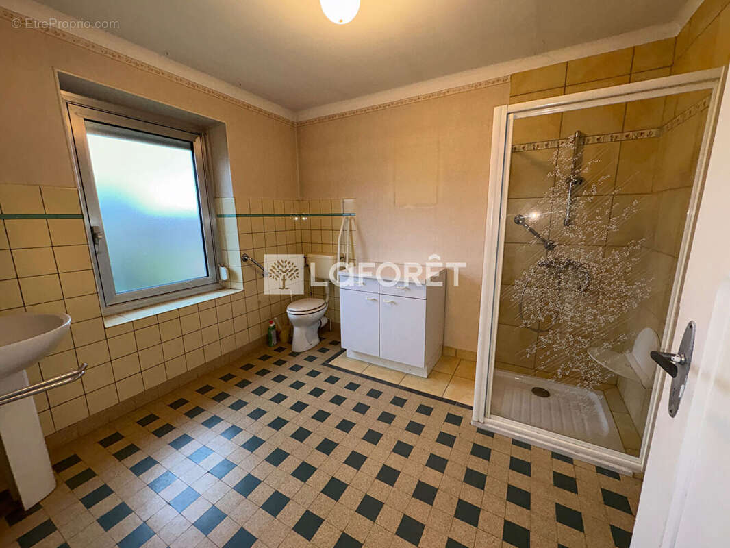 Maison à AY-SUR-MOSELLE