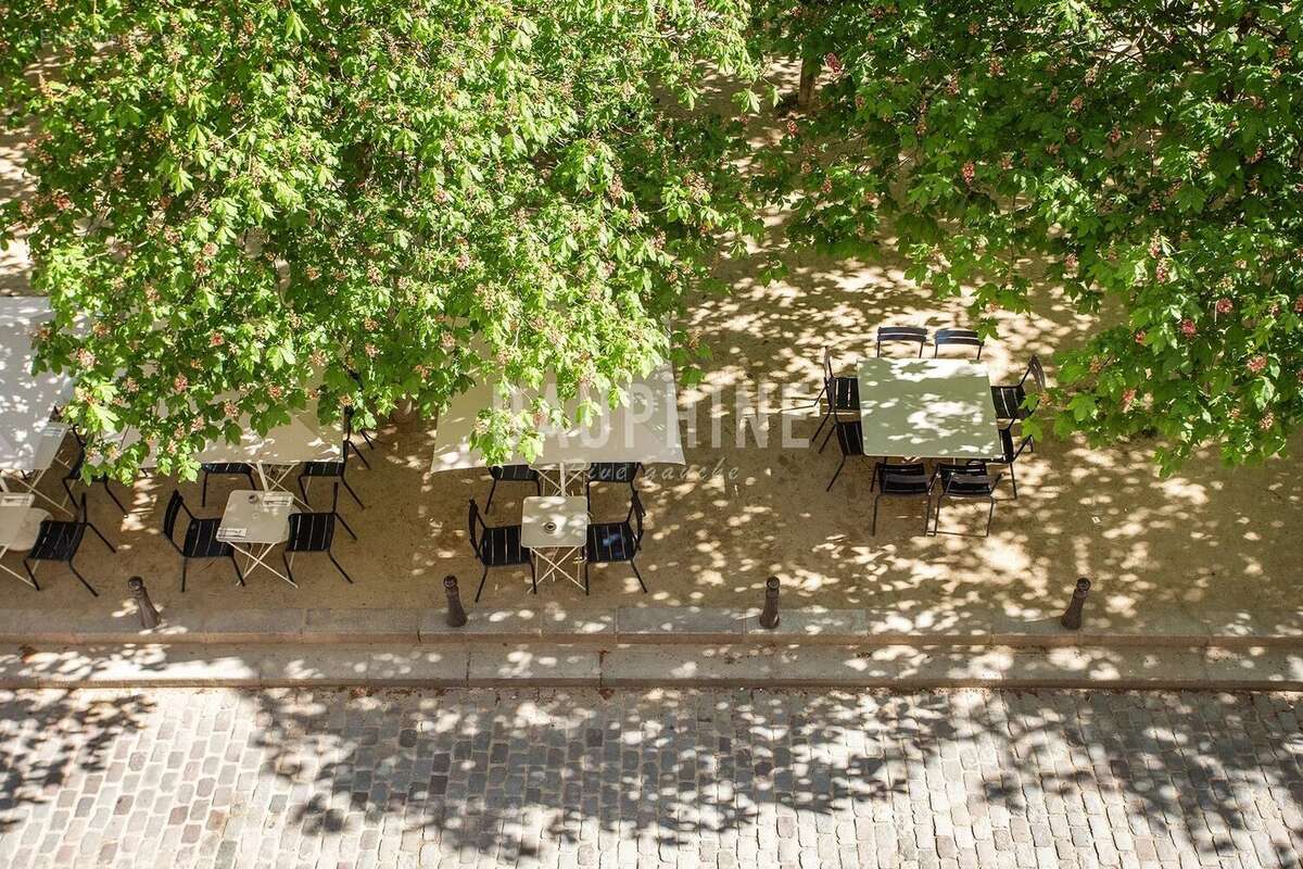 Appartement à PARIS-1E