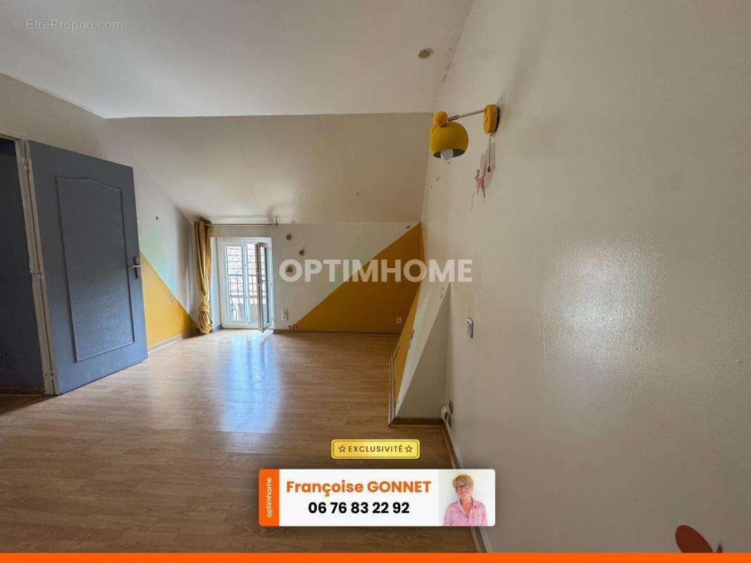 LONGERE de 215 m² - 6 pièces - 4 chambres - Piscine - 275 000 € - LAPAN - photo 18