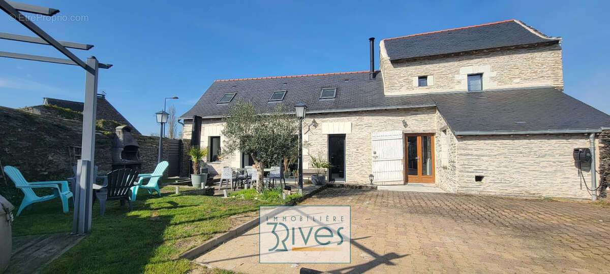 Maison à SAINT-SATURNIN-SUR-LOIRE