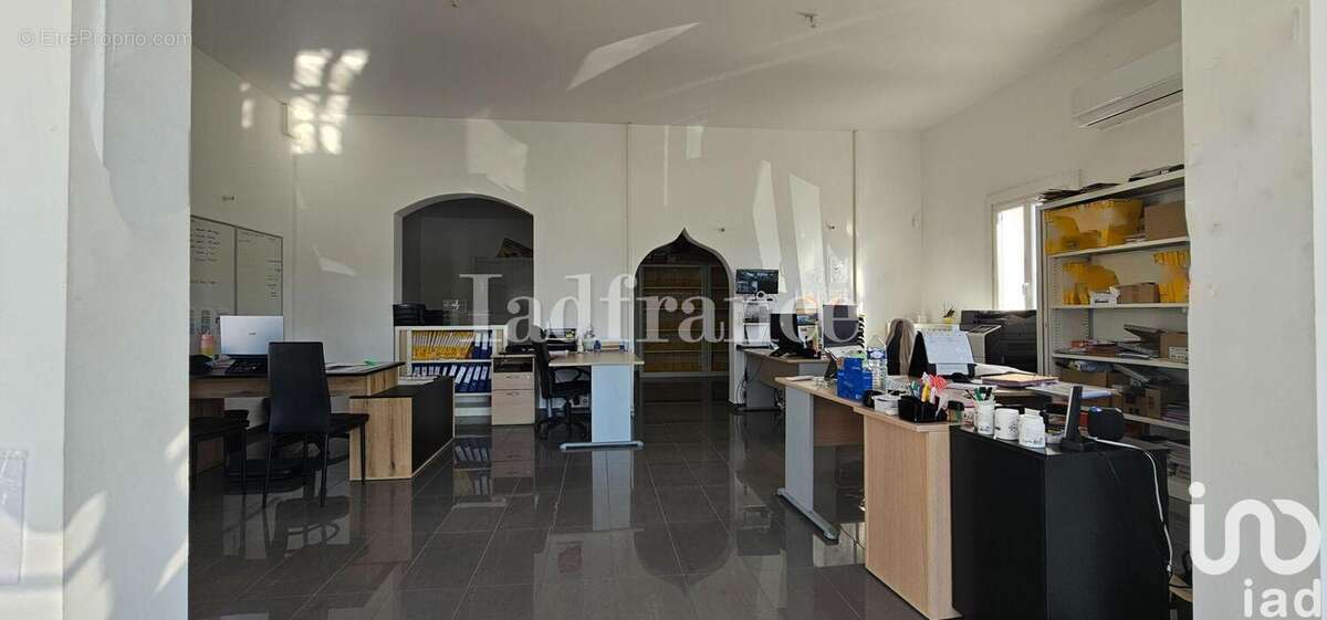 Photo 7 - Commerce à VILLEMOLAQUE