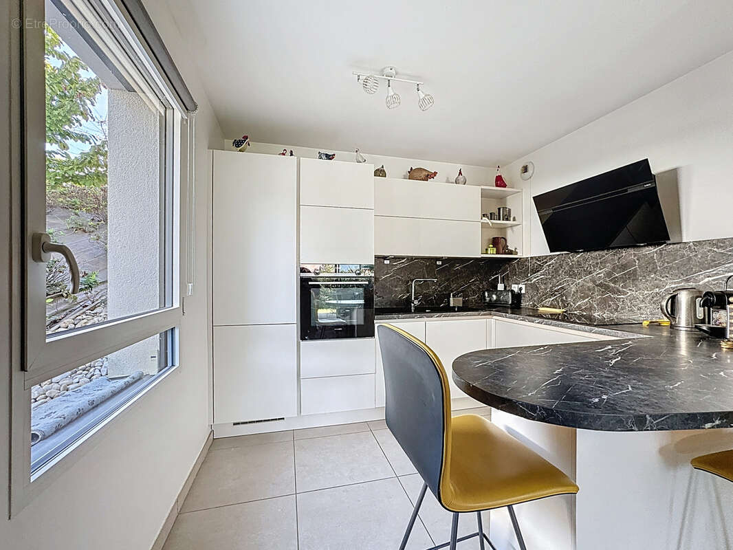 Appartement à BRISON-SAINT-INNOCENT