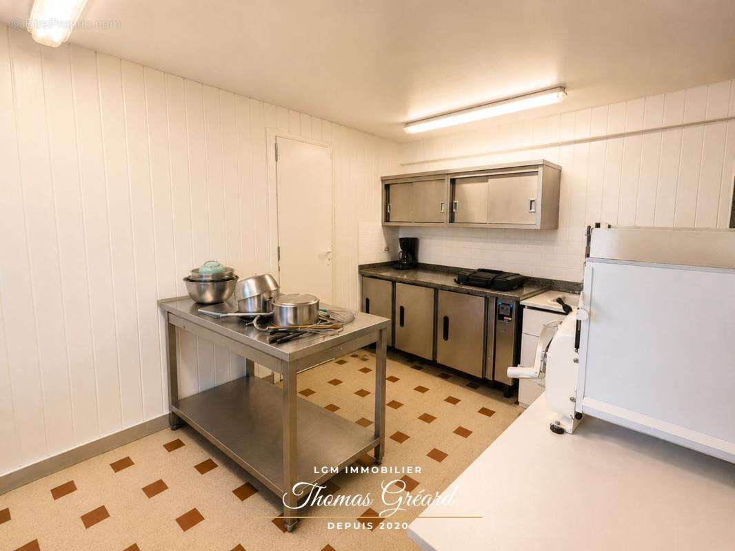  Immeuble mixte avec murs commerciaux, appartement, annexe et grange – Rentabilité nette de 8,2 % - photo 3