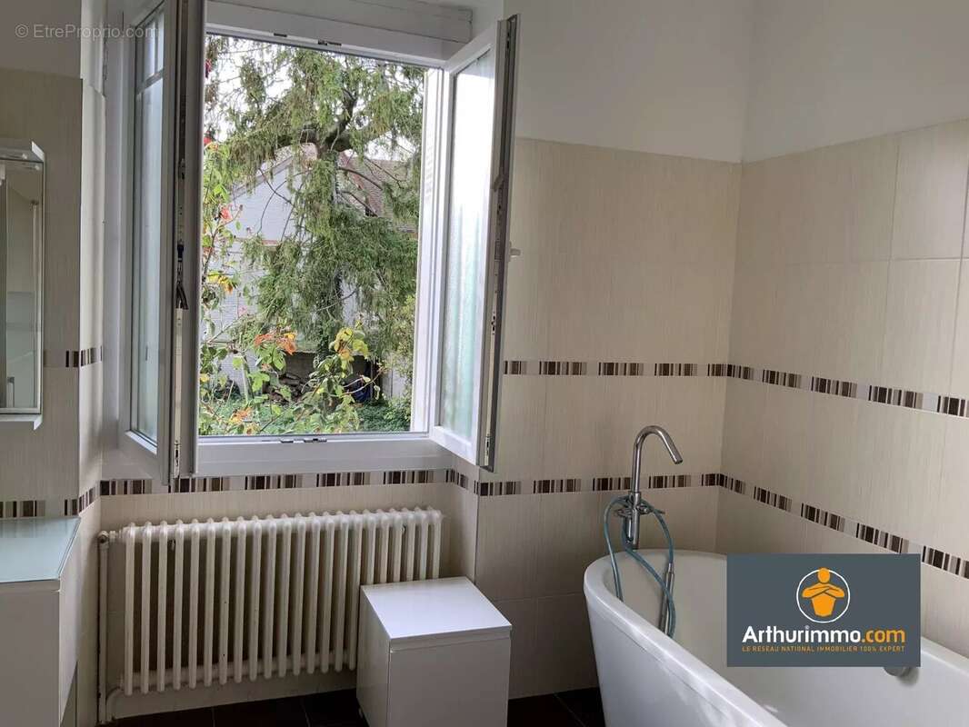 Maison à NEUFCHATEL-SUR-AISNE