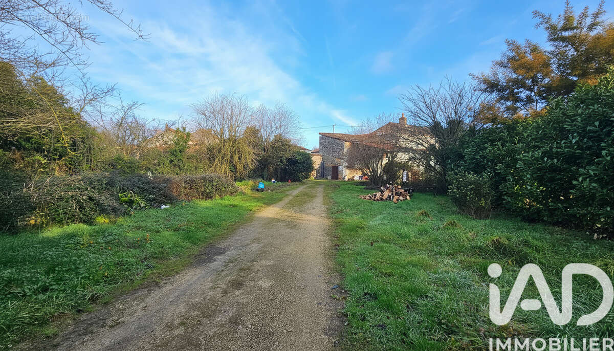 Maison 117 m² à Saint-Gaudent  - photo 2
