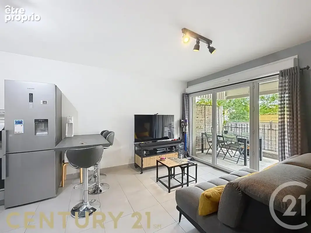 Appartement 2 pièces 43 m² à vendre à Sathonay-Camp (69580) - photo 2