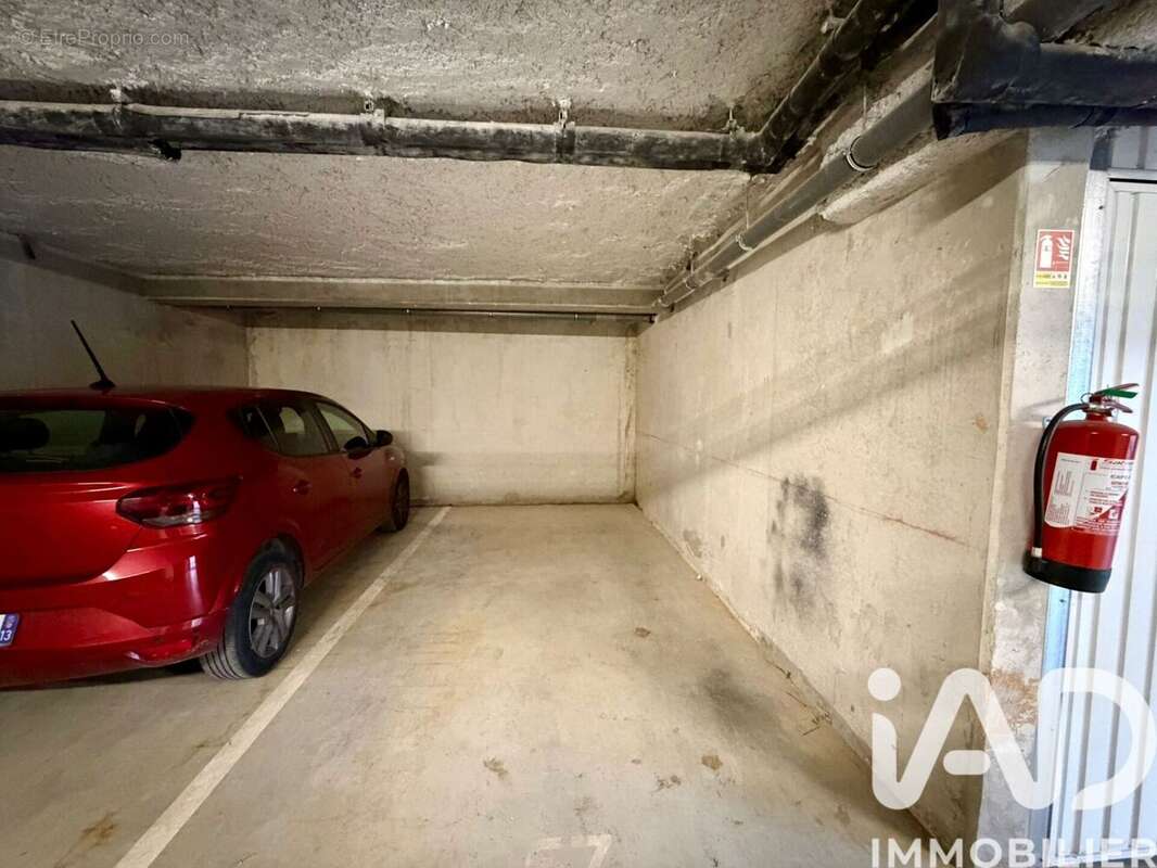 Photo 2 - Parking à AURIOL