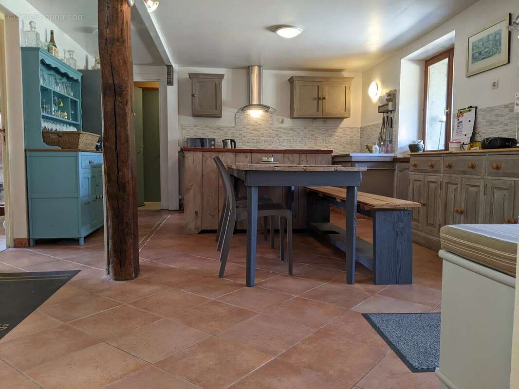 Charmante maison de caractère de 3 chambres dans la Vienne - photo 4