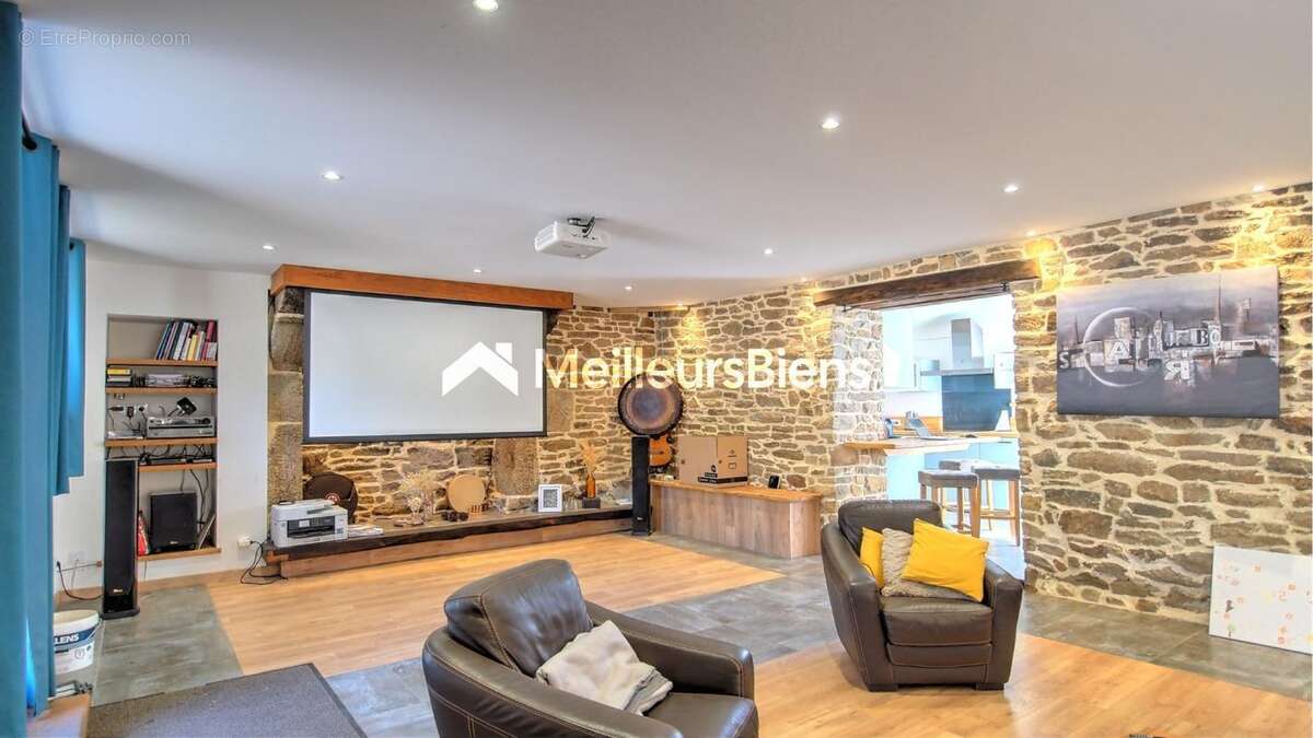 Longère à Arzano 287 m², deux maisons, 7 chambres, grand terrain - photo 2