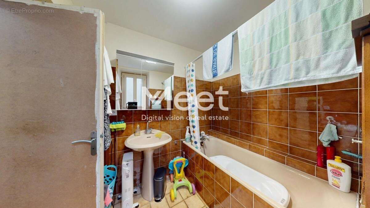 Maison à SAINT-MARTIN-SUR-ARMANCON