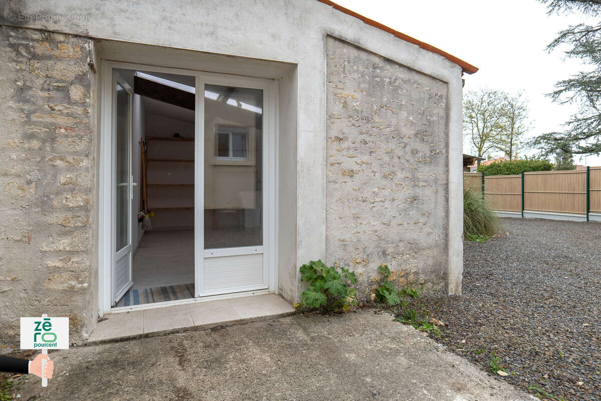 Maison à CHAMPAGNE-LES-MARAIS