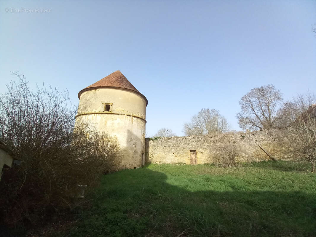Maison à MONTIGNY-SUR-CANNE