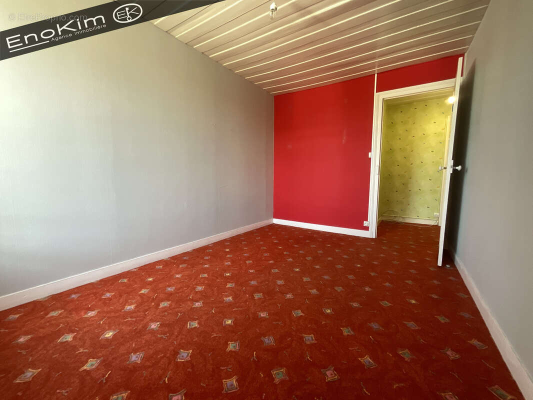 Ensemble immobilier avec maison d'habitation et local commercial - Fort potentiel. - photo 9