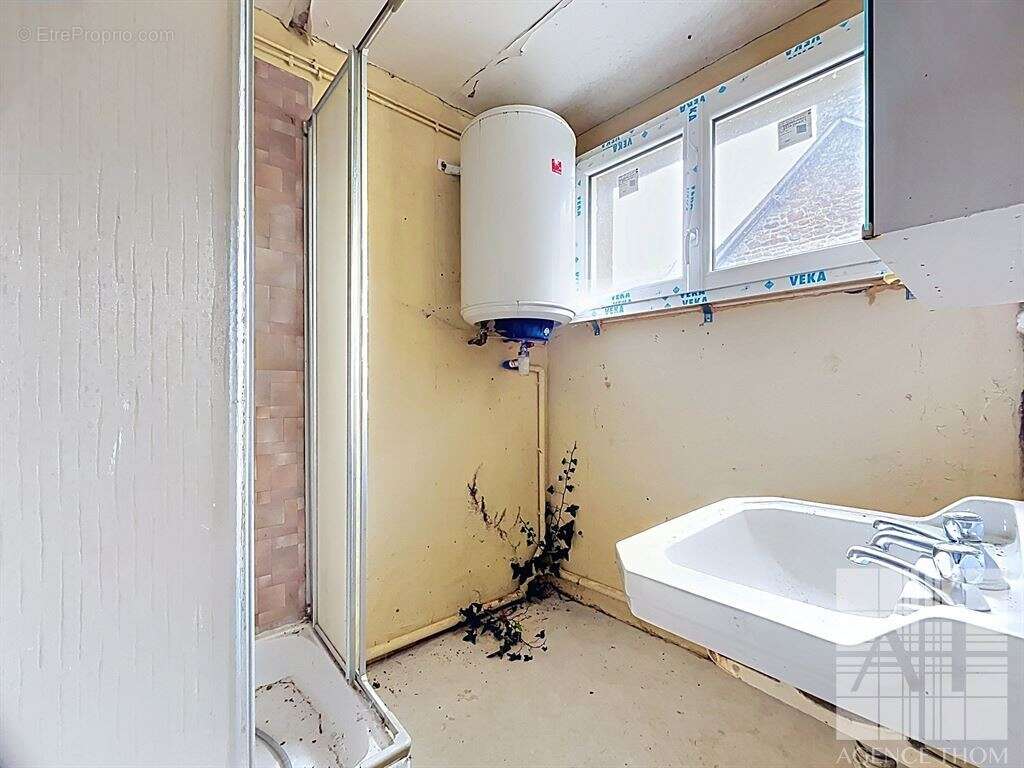 Propriété en pierre à rénover avec dépendances et 4 187 m² de terrain - photo 8