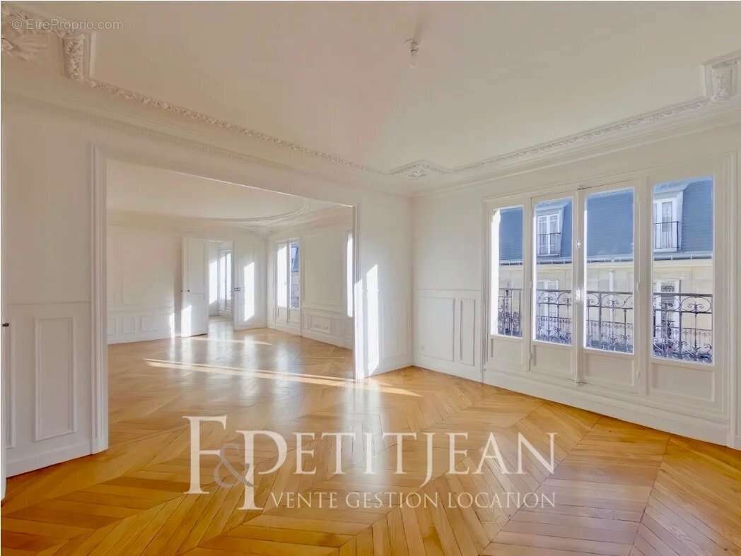 Appartement à PARIS-16E