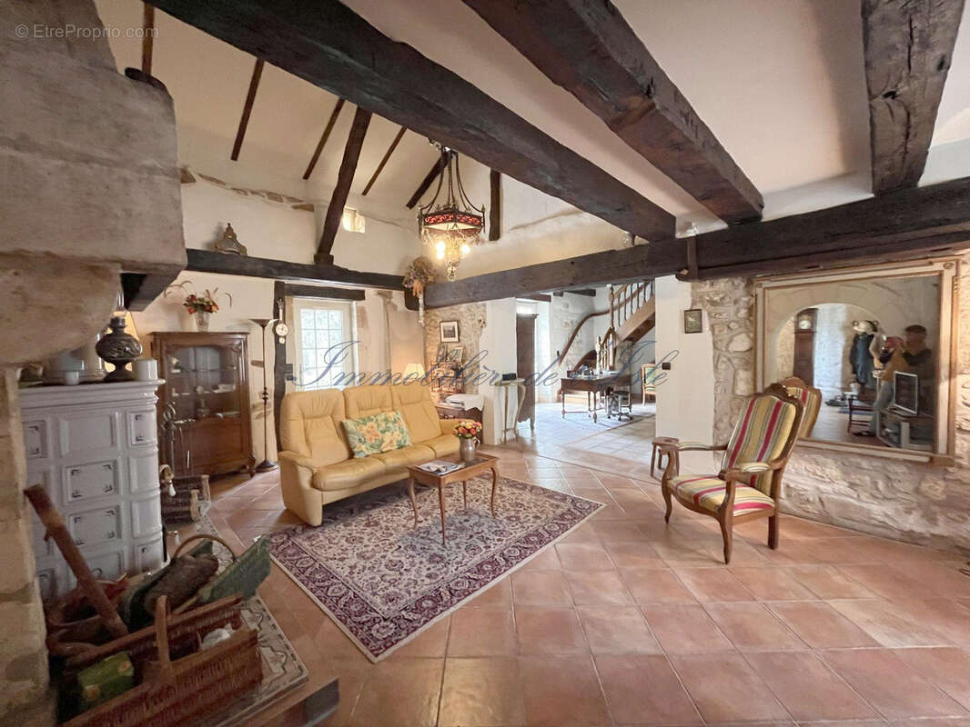 Maison à PAUSSAC-ET-SAINT-VIVIEN