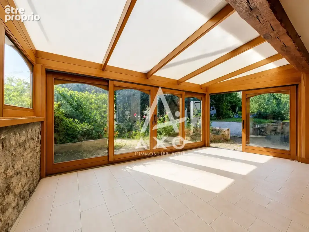 Maison familiale avec garage et dépendance - photo 2