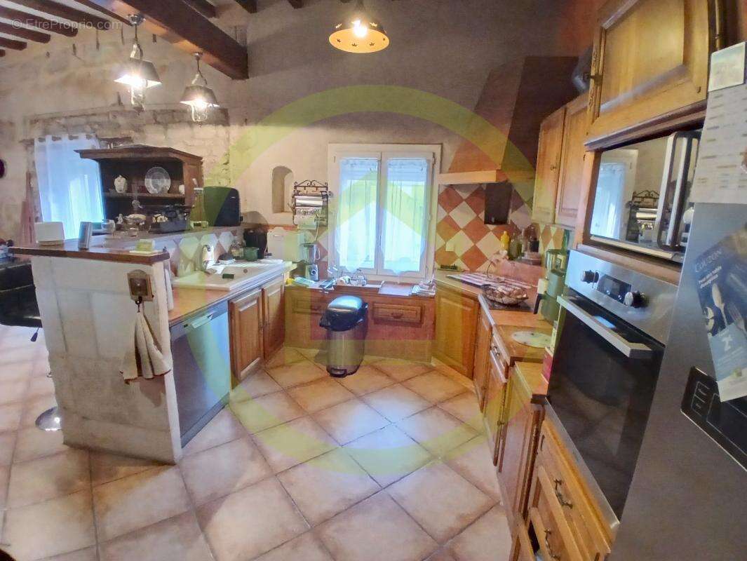 Maison à JONQUIERES-SAINT-VINCENT