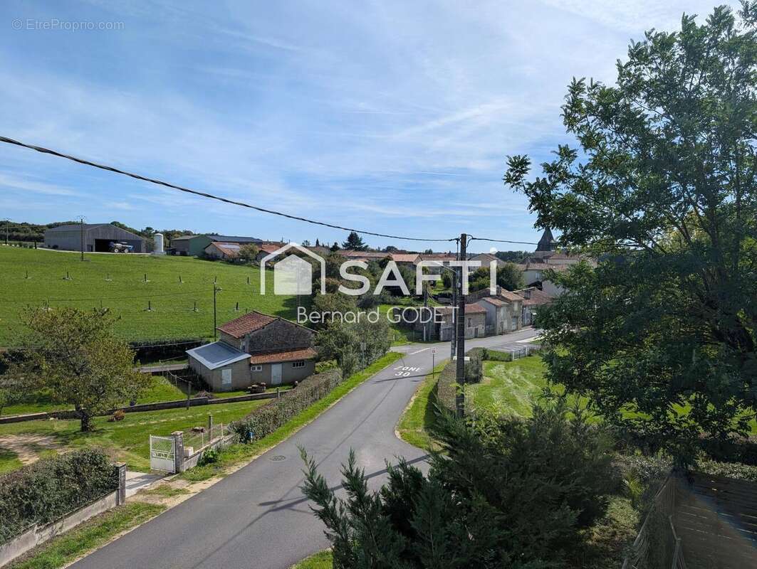 Photo 2 - Maison à GENOUILLE