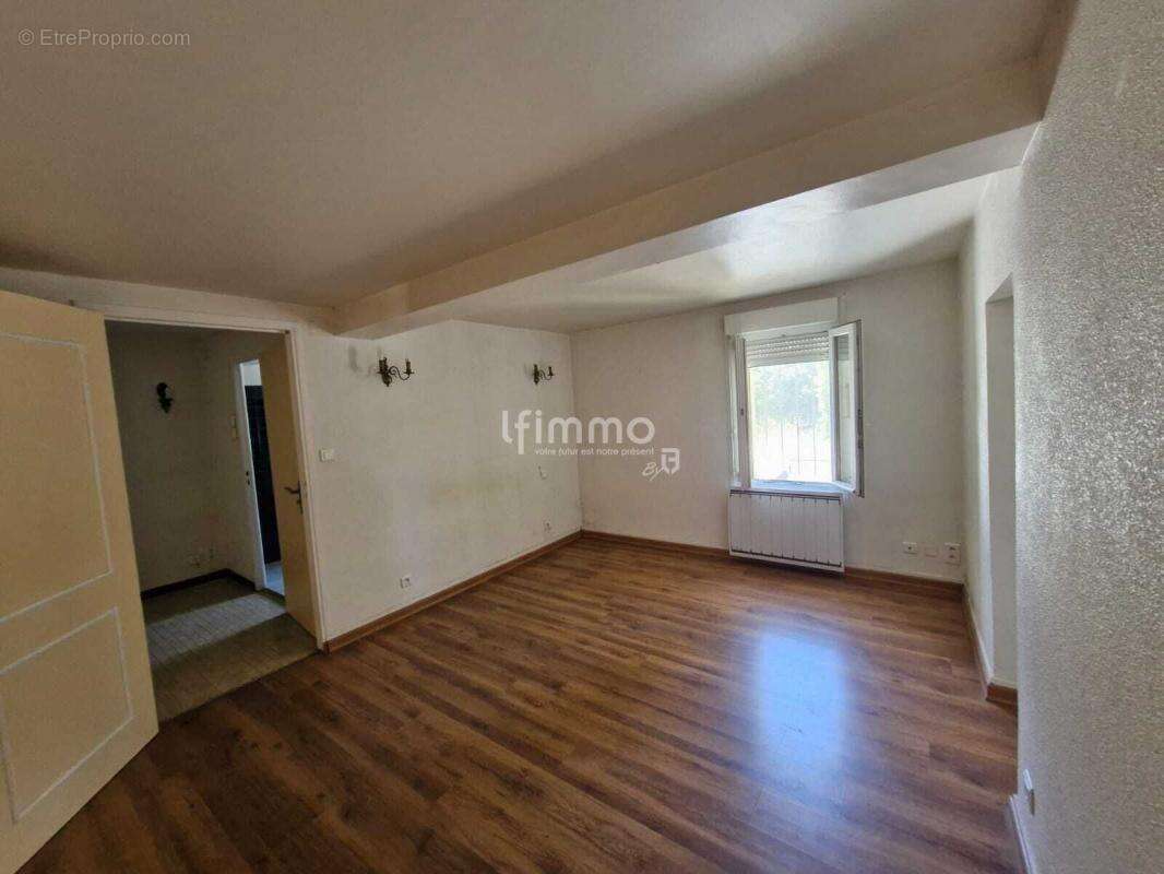 Maison à VILLENEUVE-LA-COMPTAL