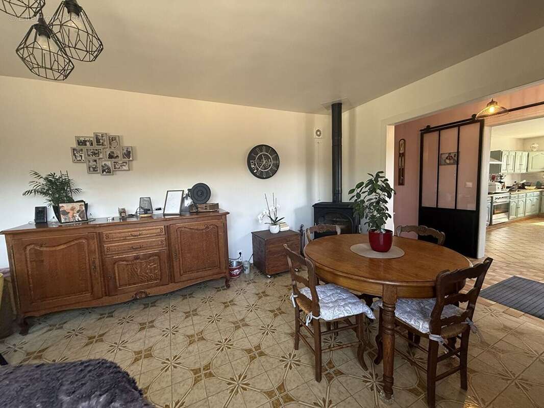 Maison à SAINT-OUEN-LE-HOUX