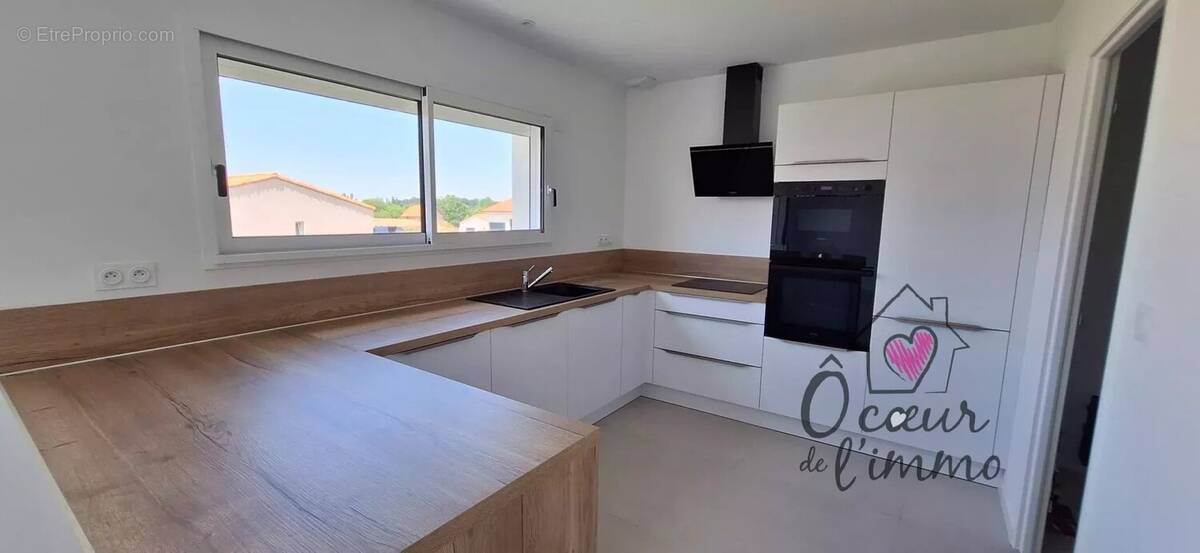 Maison à SAINT-MACAIRE-EN-MAUGES