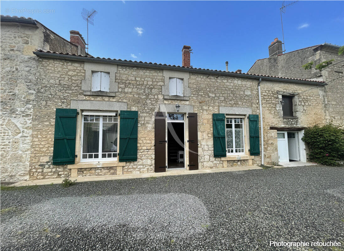 Maison à FONTENAY-LE-COMTE