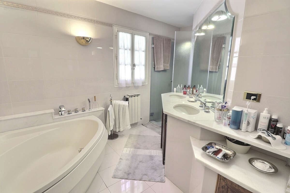 Maison à LA CADIERE-D'AZUR