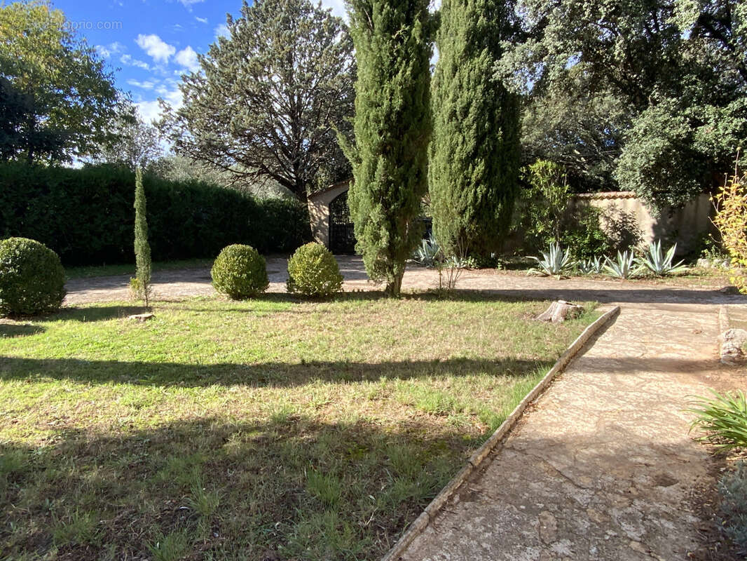 Exclusif,dans un village recherché, maison en pierre avec appartement indépendant sur un terrain de 2167 m2 et - photo 18