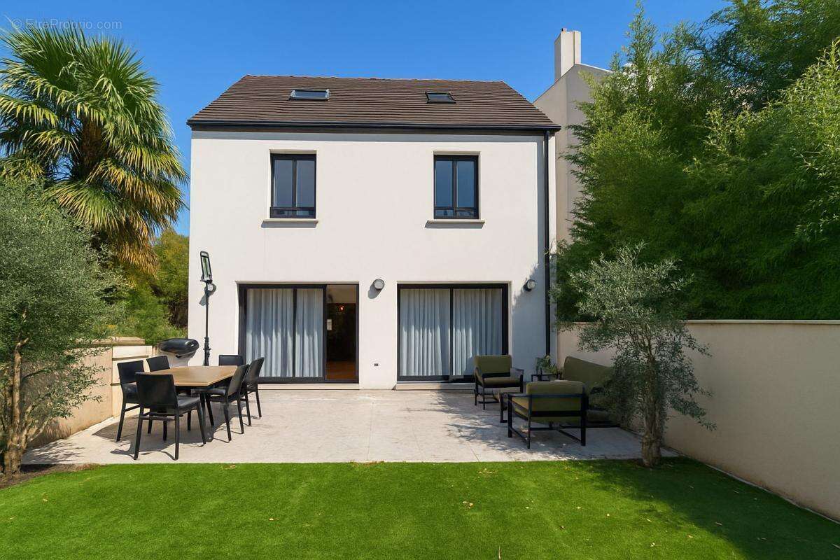 Maison à SAINT-MAUR-DES-FOSSES