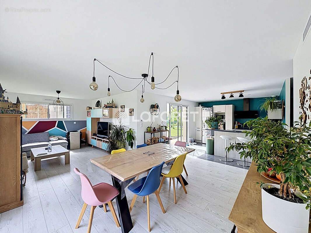 Maison de plain-pied centre Saint Georges Des Groseillers 130 m2 - photo 4