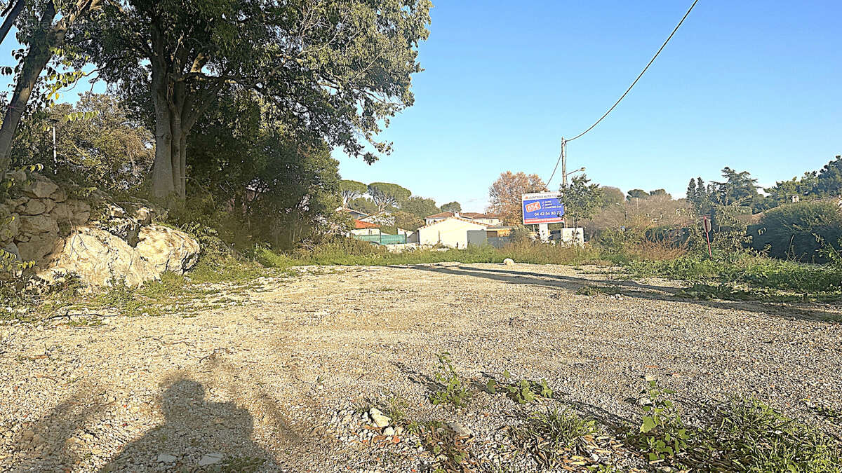 Terrain à PELISSANNE