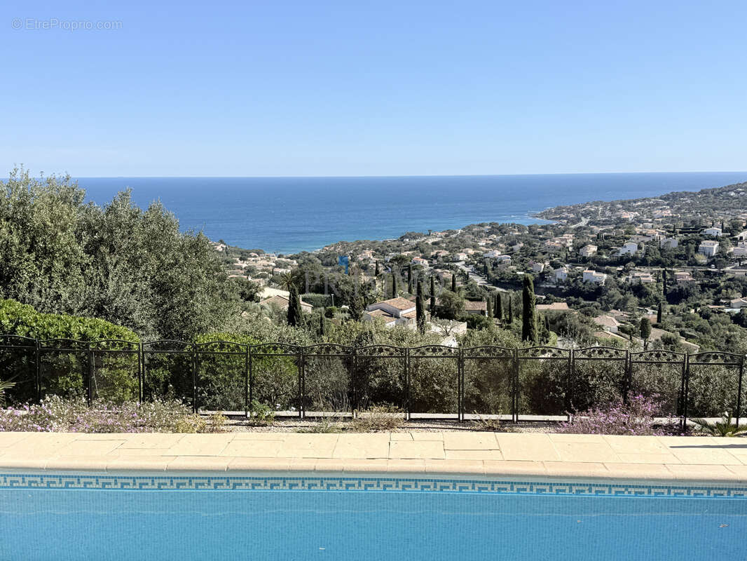Maison à ROQUEBRUNE-SUR-ARGENS