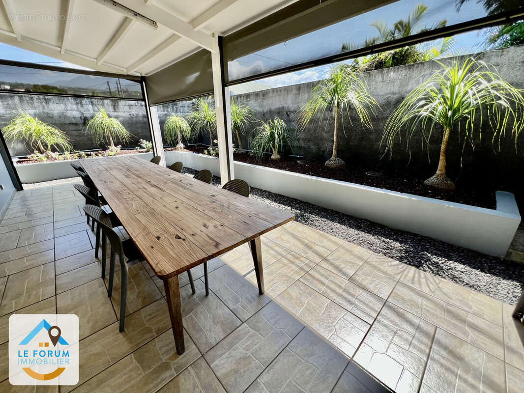 Saint joseph 97480 - villa f4 + mezzanine - beaux volumes - piscine - proche centre - photo 12