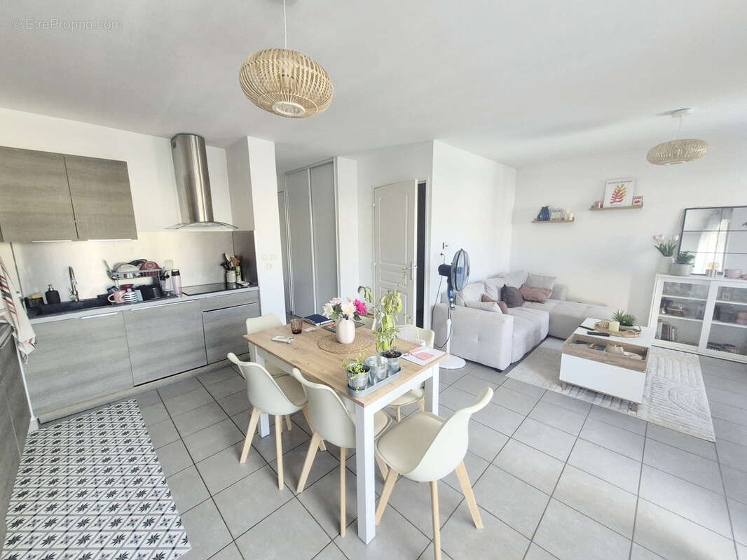 Appartement à MEYZIEU
