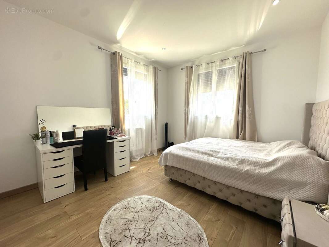 Maison à VIGNEUX-SUR-SEINE