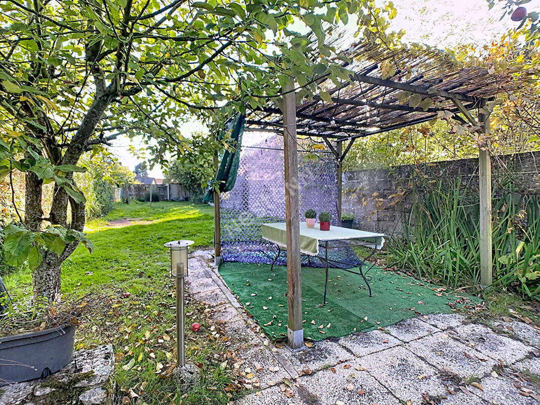 Maison à SAINT-MACAIRE-EN-MAUGES
