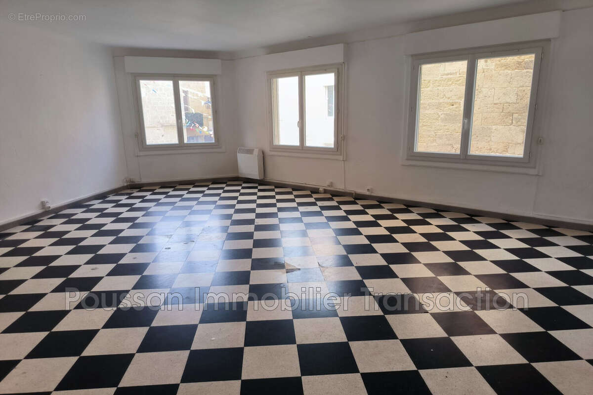 Appartement à POUSSAN
