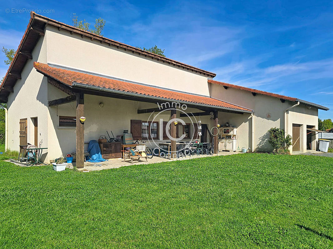 Maison à BOISSET-LES-MONTROND