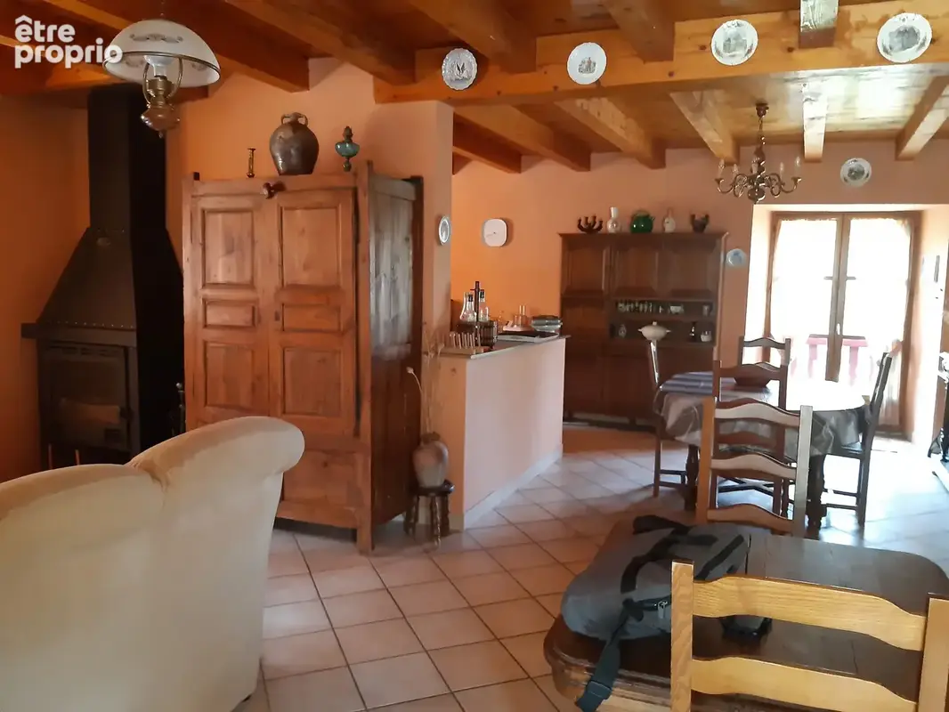 Jolie ferme indépendante avec 2 200 m2 de terrain attenant - photo 2