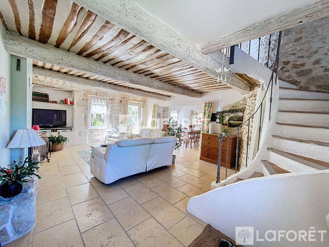 MAGIQUE - Mas provençal, 224m² + dépendances, jardin, piscine - photo 6