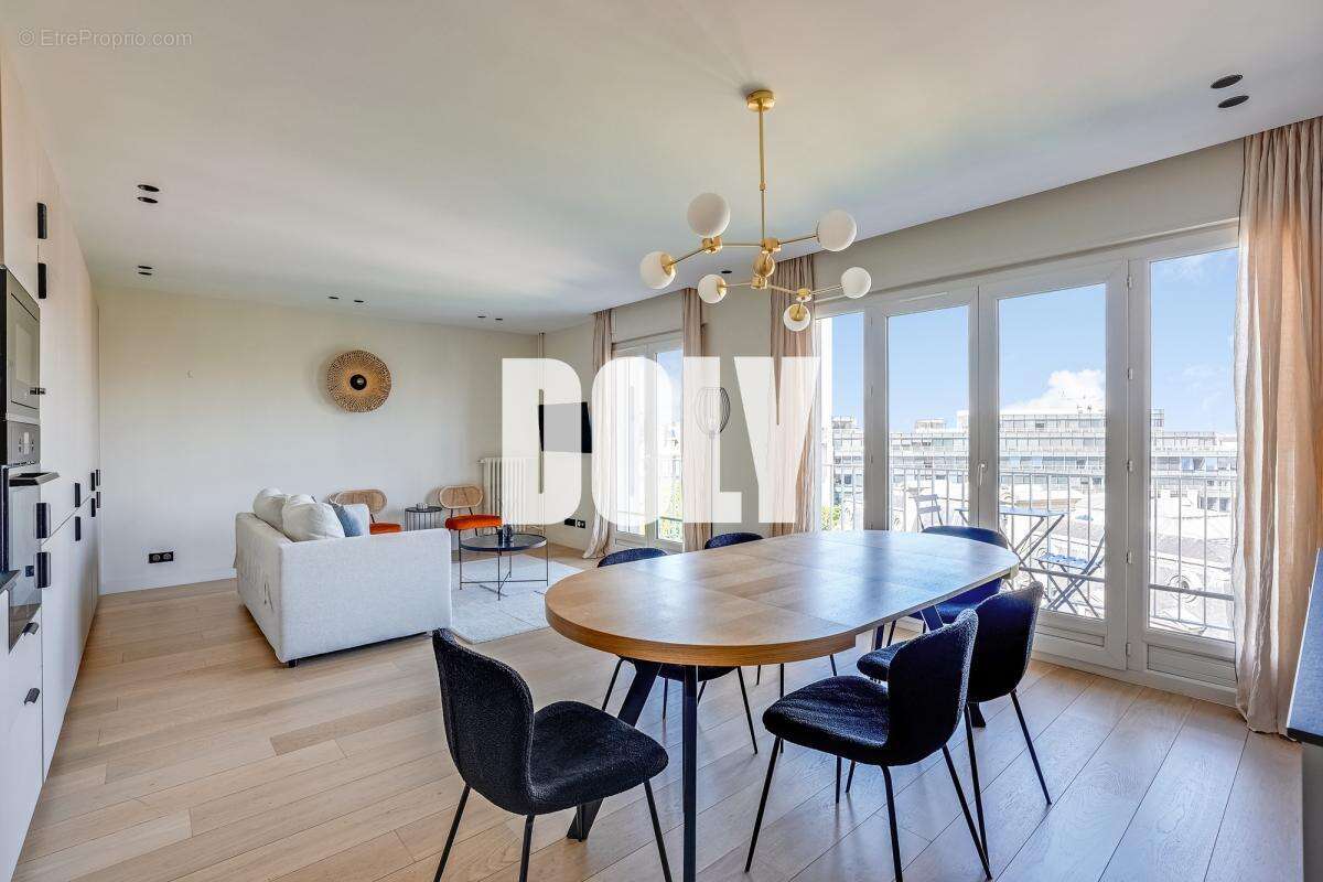 Appartement à PARIS-16E