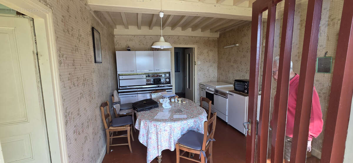 Ancienne ferme avec nombreuses dépendances et plus de 3 000 m2 de terrain - photo 6