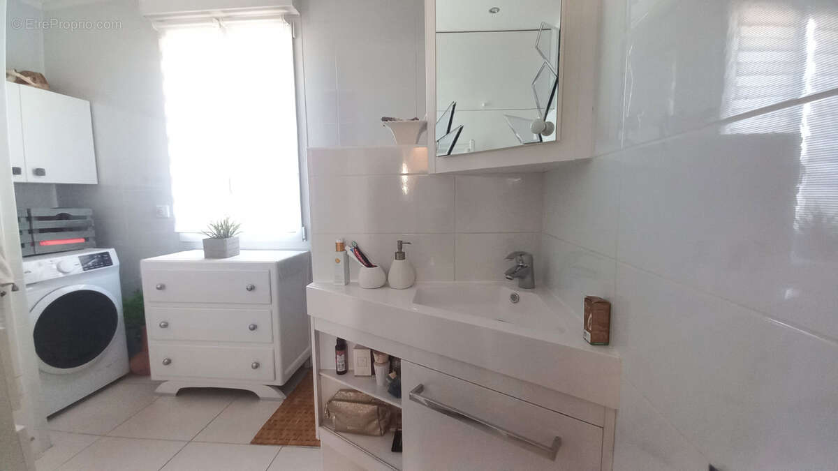 investissement locatif / Batisse de caractère divisée en 2 lots. - photo 17