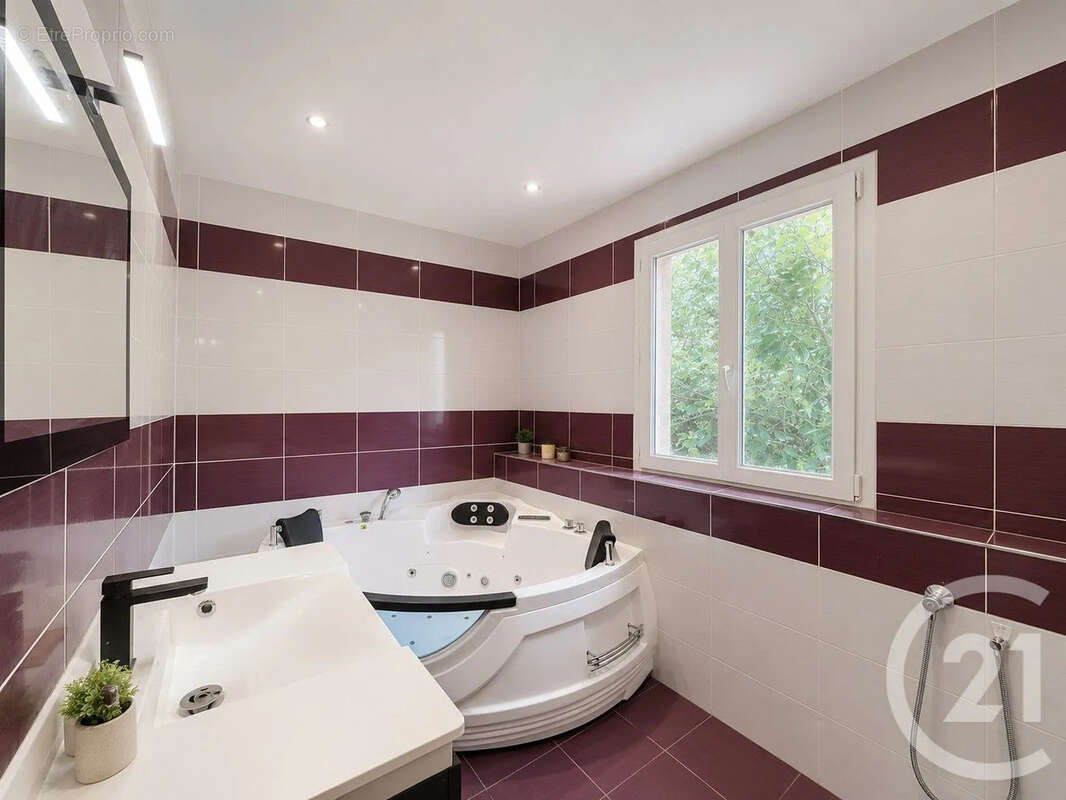 Maison 155 m² à Pont-Sur-Yonne  - photo 6