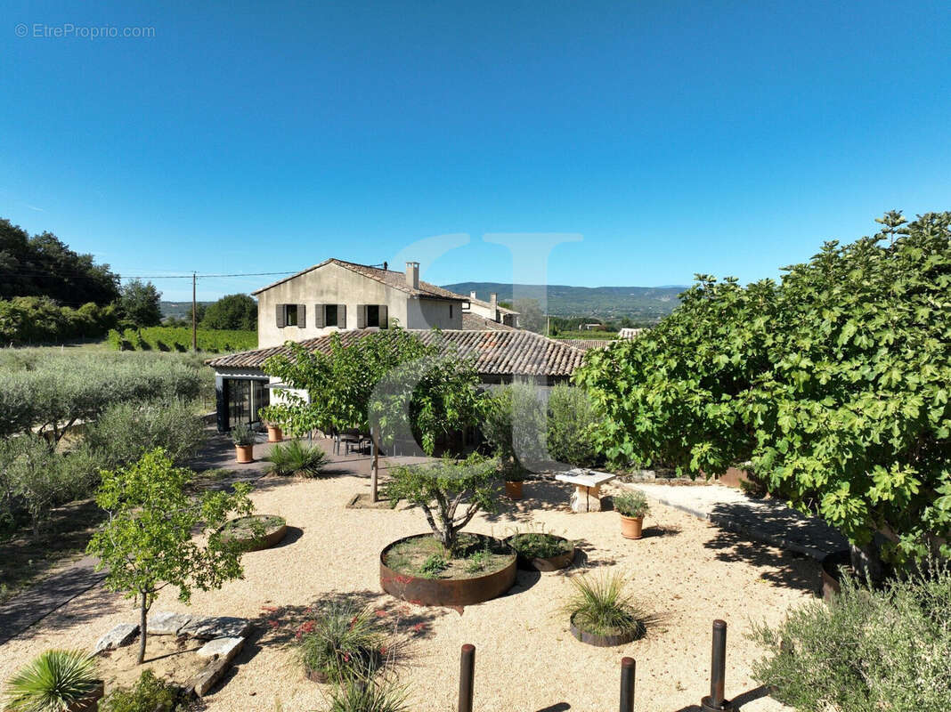 Maison à MENERBES