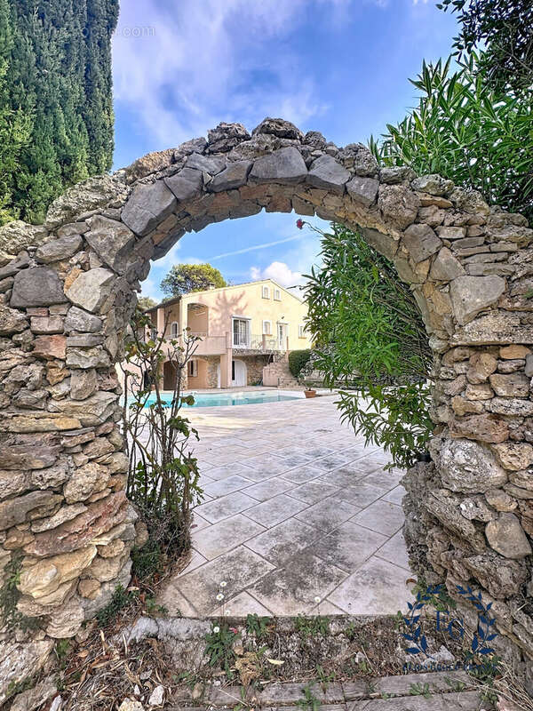 Maison à BESSE-SUR-ISSOLE