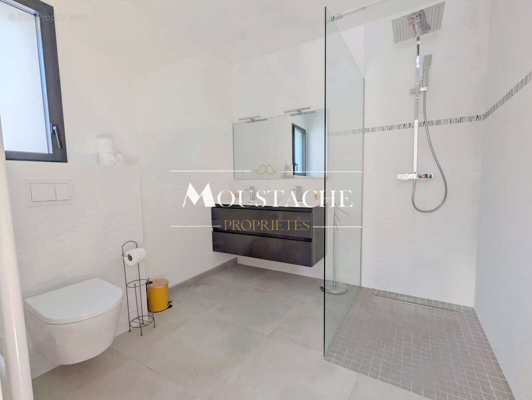 Belle villa de plain-pied avec piscine - plage a pied - - photo 9